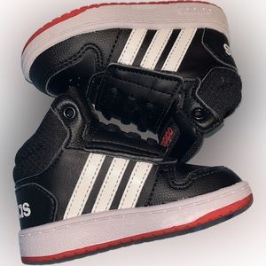 Adidas Hoops 2.0 Mid
Shoes Size 5K